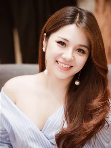 Từ một cô sinh viên theo đuổi ngành quản trị kinh doanh, Diệu Linh cuối cùng lại dừng chân làm công việc là cô MC, BTV thể thao.