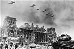 Berlin thất thủ năm 1945. Ảnh: Corbis