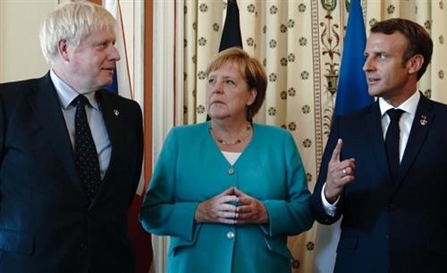Từ trái qua phải: Thủ tướng Anh Boris Johnson, Thủ tướng Đức Angela Merkel và Tổng thống Pháp Emmanuel Macron. (Ảnh minh họa: Reuters).