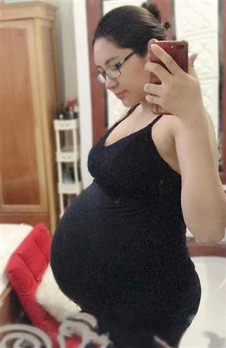 Hoa hậu Đặng Thu Thảo lúc mang thai sinh đôi.