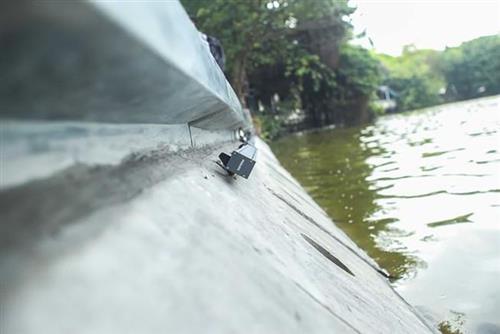 Công trình kè xung quanh Hồ Gươm được áp dụng công nghệ bê tông cốt phi kim của tác giả Hoàng Đức Thảo.
