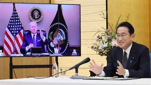 Tổng thống Mỹ và thủ tướng Nhật trong cuộc gặp - Ảnh: AAP