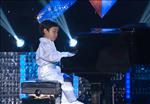 Evan Le trong một buổi biểu diễn ở cuộc thi Vstar Kids.