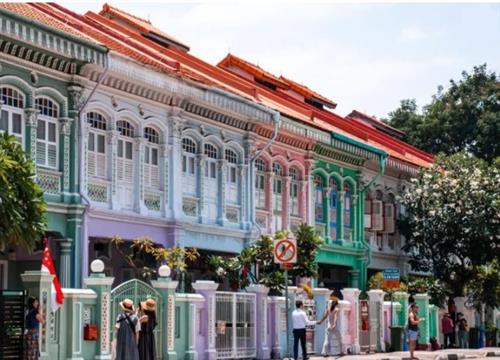 Dãy shophouse đầy màu sắc tại khu Katong/Joo Chiat là địa điểm check-in không thể bỏ qua của du khách.
