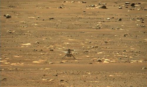 Trực thăng sao Hỏa Ingenuity ngay sau khi hoàn thành bài kiểm tra quay tròn tốc độ cao ngày 16/4/2021. Ảnh: NASA