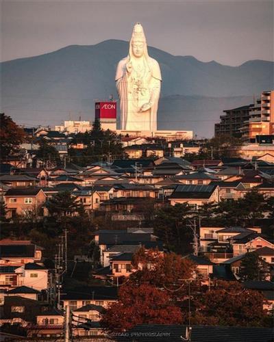 "Sendai Tendоohyakue Daikannon" là tên đầy đủ của bức tượng