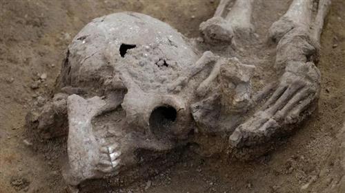 Một trong 17 thi thể bị chặt đầu được tìm thấy trong nghĩa trang La Mã cổ đại.