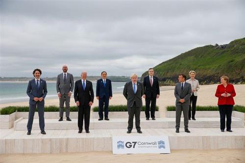Lãnh đạo các nước G7. Ảnh: AP.
