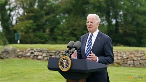 Tổng thống Joe Biden phát biểu trong chuyến thăm ngôi làng ven biển St. Ives ở Cornwall (Anh) ngày 10/6. Ảnh: Reuters