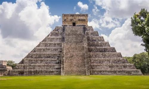 Nhiều kim tự tháp của người Maya được xây dựng bằng cách chồng lại các kiến trúc cũ.