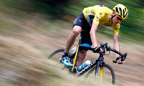 Froome đang gây ấn tượng quá mạnh đến mức bị gắn với đủ những thị phi tại Tour de France 2015. Ảnh: Reuters.
