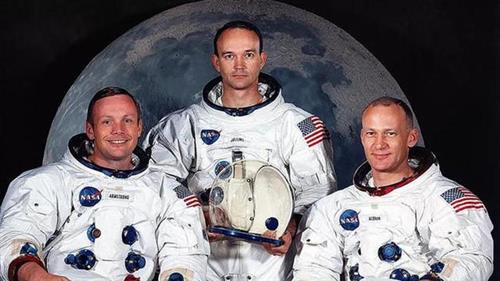 Phi hành đoàn hạ cánh thành công lên Mặt Trăng: Neil Armstrong (trái), Michael Collins (giữa) và Buzz Aldrin. Armstrong và Aldrin là hai phi hành gia sau đó đặt chân lên Mặt Trăng. Collins ở lại modul bay trên quỹ đạo của Apollo 11. Ảnh: NASA.