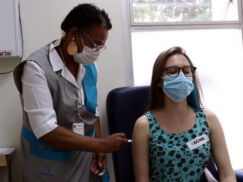 Một cuộc thử nghiệm vắc xin Trung Quốc - Ảnh minh họa: REUTERS