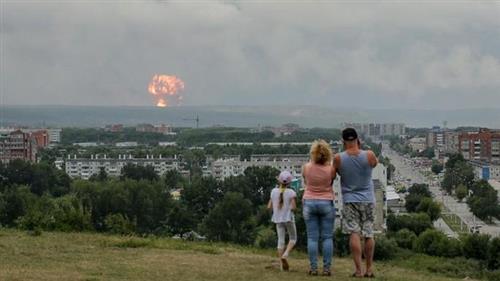 Vụ hỏa hoạn lớn xảy ra tại kho đạn dược của quân đội Nga gần TP Achinsk, vùng Krasnoyarsk, Đông Siberia hồi đầu tuần này. Ảnh: Reuters