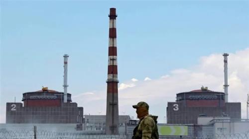 Bên ngoài nhà máy điện hạt nhân Zaporizhzhia (Ảnh: Reuters).