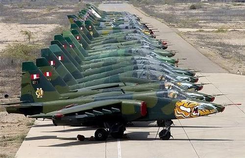Lô máy bay cường kích Su-25