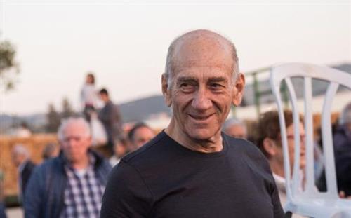 Ông Ehud Olmert khi đó là Thủ tướng Israel, quyết liệt muốn thực hiện chiến dịch.